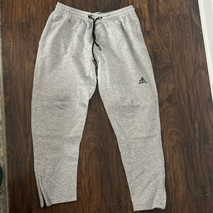 Adidas Sweatpants
Heathered Gray
Size: Large
Gently Used